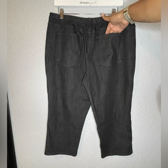 12. Isaac Mizrahi Live 20WP denim Jean capris - Picture 4 of 6